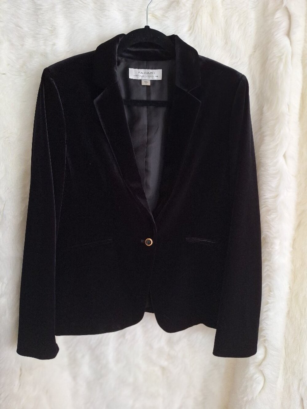 Like new TAHARI Black Velvet Blazer